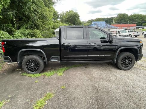 Used 2024 Chevrolet Silverado 2500 High Country w/ High Country Premium Package AWD/4WD image 10