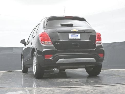 Used 2020 Chevrolet Trax LT w/ LT Convenience Package image 39