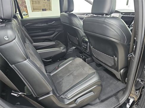 Used 2023 Jeep Grand Cherokee L Altitude image 11