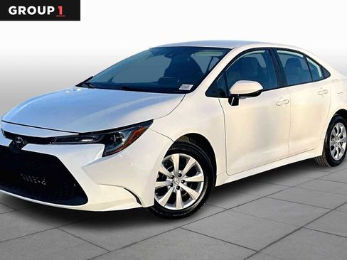 Used 2022 Toyota Corolla LE image 1