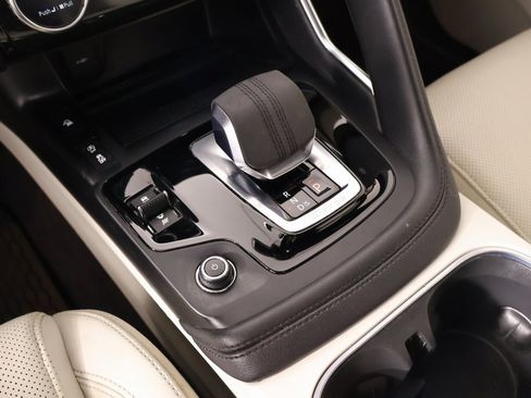 Used 2021 Jaguar E-PACE SE image 8