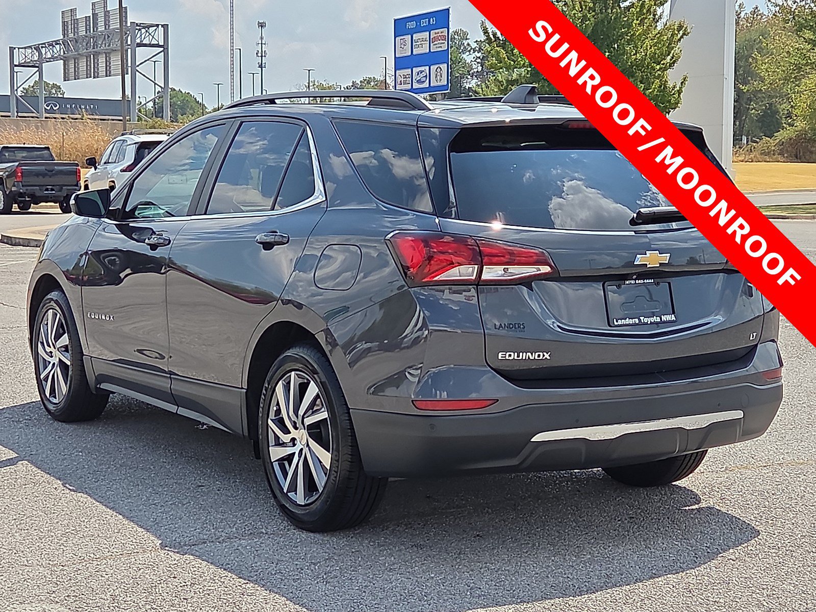 Used 2023 Chevrolet Equinox LT FWD image 4