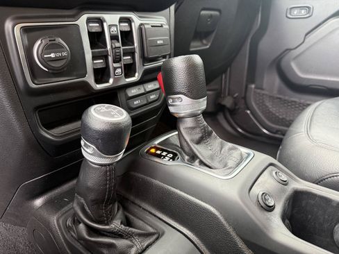 Used 2022 Jeep Wrangler Unlimited Sport AWD/4WD image 17