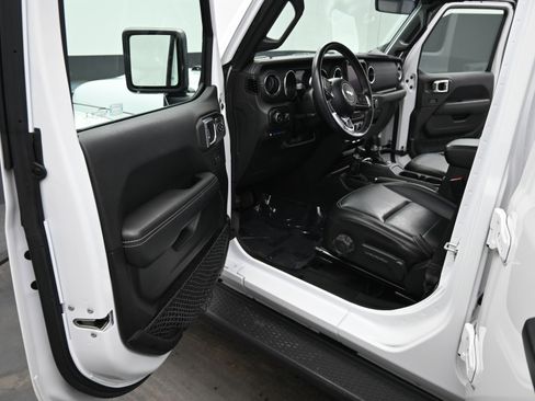 Used 2023 Jeep Wrangler Sahara w/ Cold Weather Group image 16