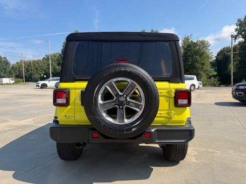 Used 2022 Jeep Wrangler Unlimited Sahara AWD/4WD image 4