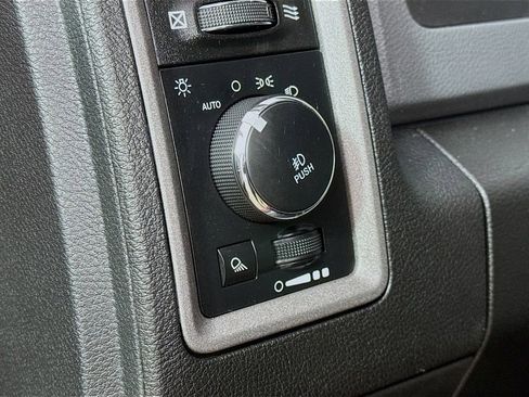 Used 2017 RAM 1500 Express w/ Express Value Package AWD/4WD image 12