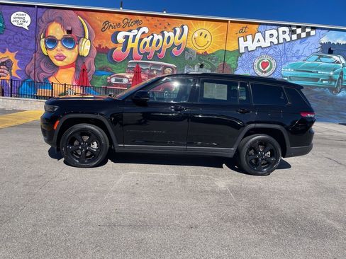 Used 2023 Jeep Grand Cherokee L Laredo AWD/4WD image 2