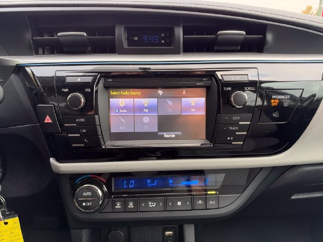 Used 2016 Toyota Corolla LE FWD image 23