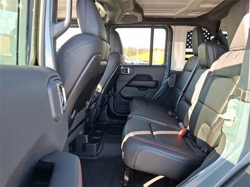 Used 2024 Jeep Wrangler Unlimited Rubicon w/ Technology Group image 10