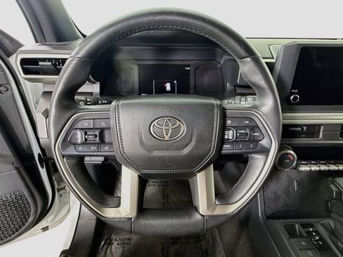 Certified 2025 Toyota 4Runner SR5 AWD/4WD image 13