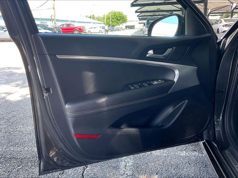 Used 2025 Genesis G70 2.5T RWD image 22