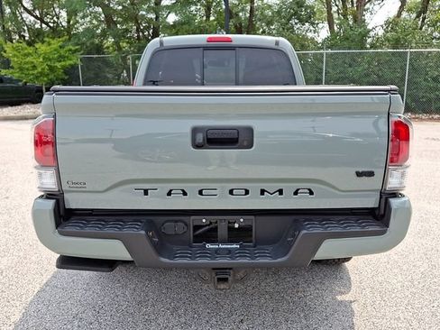 Used 2022 Toyota Tacoma TRD Sport w/ TRD Premium Sport Package AWD/4WD image 8