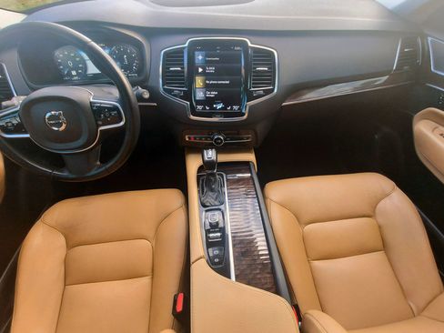 Used 2016 Volvo XC90 T6 Momentum image 7