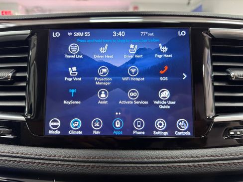 Used 2020 Chrysler Pacifica Limited w/ Tire & Wheel Group FWD image 21