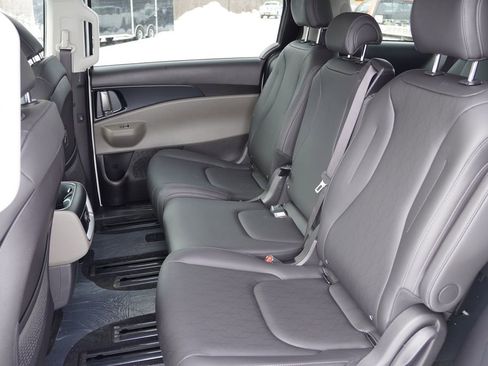 New 2026 Kia Carnival image 11