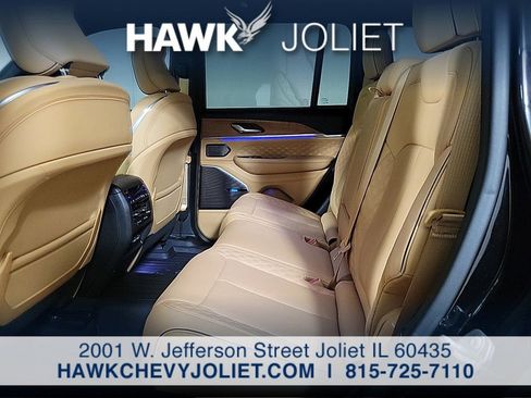 Used 2023 Jeep Grand Cherokee Summit AWD/4WD image 13