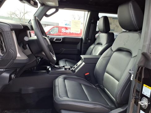 New 2026 Ford Bronco Outer Banks w/ Sasquatch Package image 13