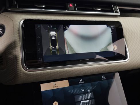 Used 2023 Land Rover Range Rover Velar R-Dynamic S image 28