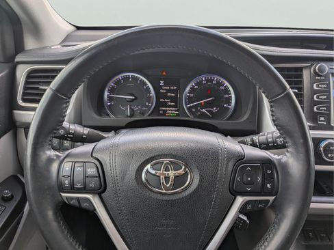 Used 2018 Toyota Highlander Limited Platinum FWD image 33