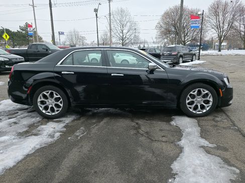 Used 2016 Chrysler 300 C Platinum w/ Safetytec Plus Group image 5