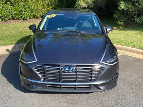 Used 2022 Hyundai Sonata SE FWD image 2
