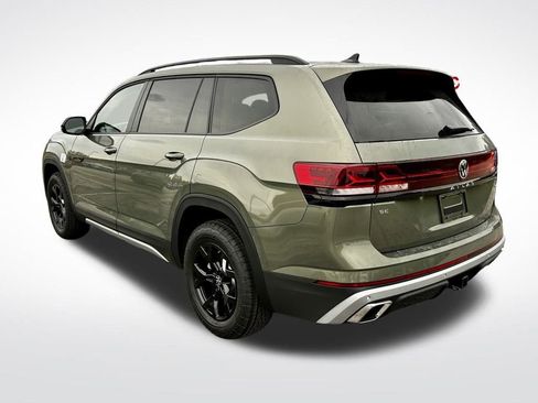 Used 2025 Volkswagen Atlas Peak Edition SE image 4