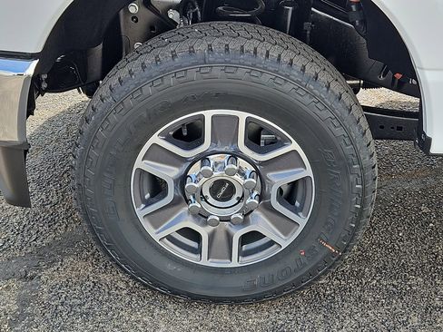 New 2026 Ford F250 Lariat w/ FX4 Off-Road Package AWD/4WD image 17