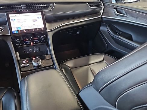 Used 2024 Jeep Grand Cherokee Limited image 24