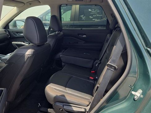 Used 2025 Nissan Pathfinder SL AWD/4WD image 8