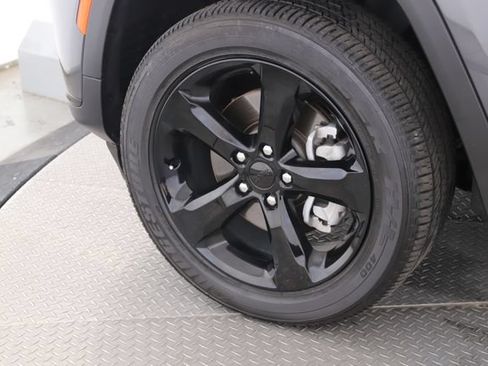 Used 2025 Jeep Grand Cherokee L Altitude AWD/4WD image 13