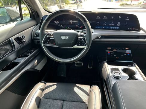 Used 2026 Cadillac Vistiq Luxury w/ LPO, Floor Liner Package AWD/4WD image 31