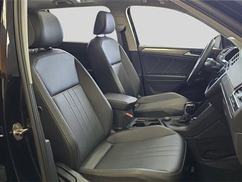 Used 2022 Volkswagen Tiguan SE image 12