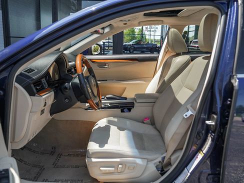 Used 2015 Lexus ES 300h w/ Navigation System Package FWD image 11