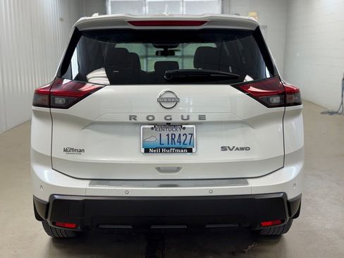Used 2024 Nissan Rogue SV w/ SV Premium Package image 6