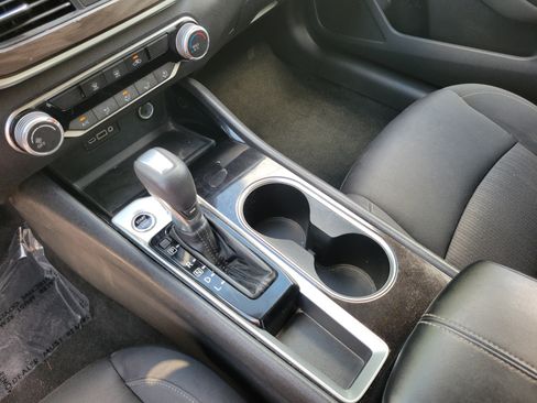 Used 2024 Nissan Altima 2.5 SV FWD image 30