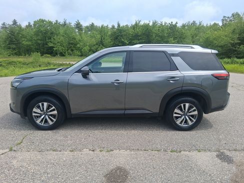 Certified 2025 Nissan Pathfinder SL AWD/4WD image 8