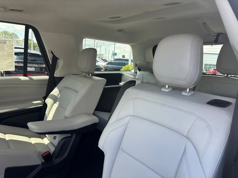 New 2026 Lincoln Navigator Premiere AWD/4WD image 26