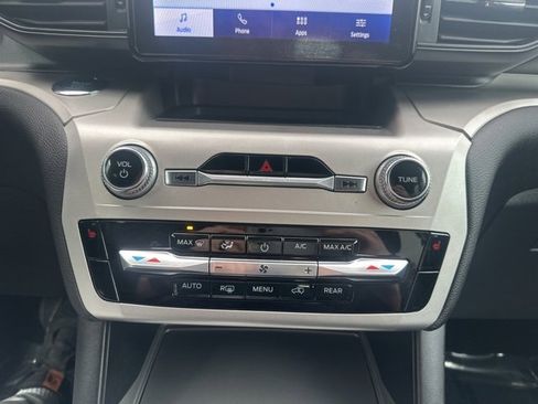 Used 2022 Ford Explorer XLT image 26