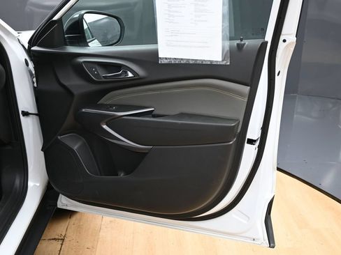 Used 2025 Chevrolet Trax ACTIV FWD image 34
