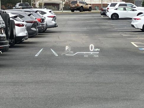 Certified 2023 Toyota Sienna Platinum image 18