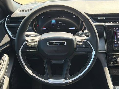 Certified 2024 Jeep Grand Cherokee L Laredo AWD/4WD image 15