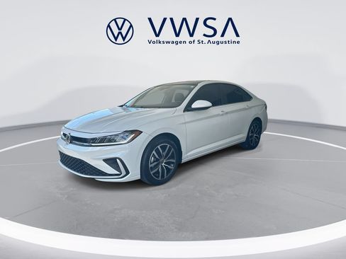 Certified 2025 Volkswagen Jetta SE FWD image 3