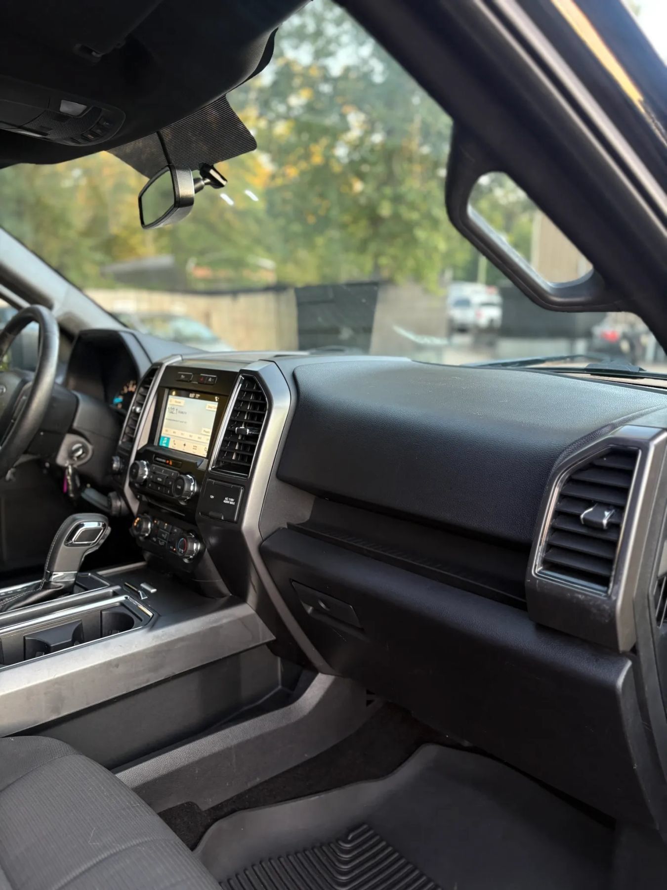 Used 2017 Ford F150 XLT w/ Equipment Group 302A Luxury AWD/4WD image 35