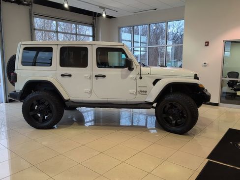 Used 2019 Jeep Wrangler Unlimited Sahara image 6