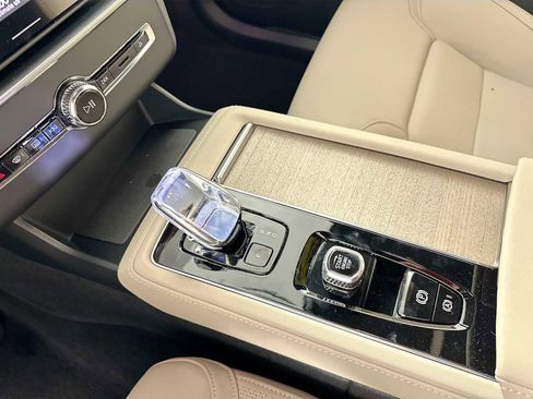 New 2026 Volvo XC90 T8 Plus image 15