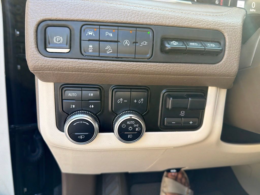 Used 2021 GMC Yukon XL Denali w/ Denali Ultimate Package AWD/4WD image 23