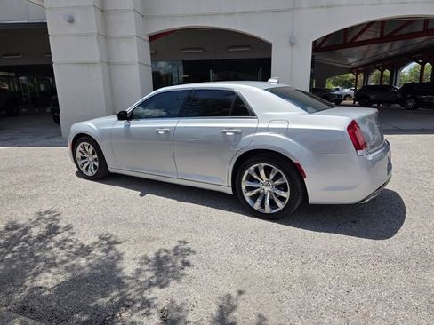 Used 2021 Chrysler 300 Touring L RWD image 9