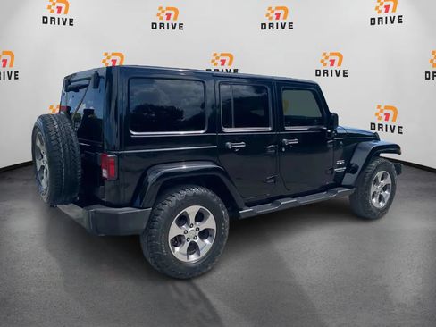 Used 2016 Jeep Wrangler Unlimited Sahara w/ Connectivity Group AWD/4WD image 5