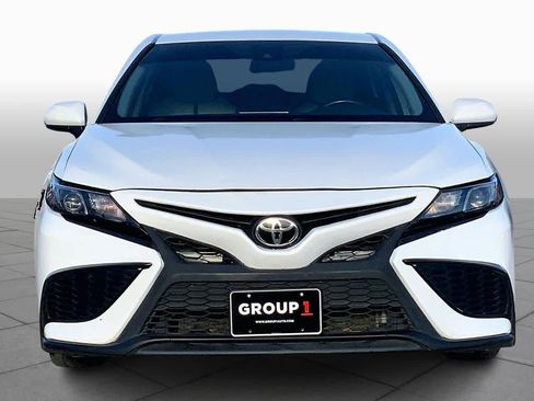 Used 2021 Toyota Camry SE image 2