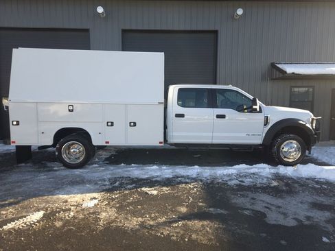 Used 2022 Ford F550 4x4 Crew Cab Super Duty w/ Power Equipment Group image 5